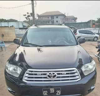 TOYOTA Highlander